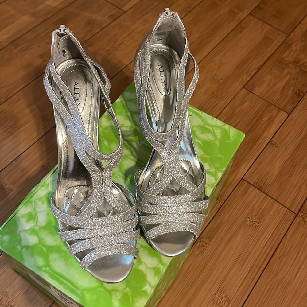 Alfani Tacy women’s silver heels 8-prom/party